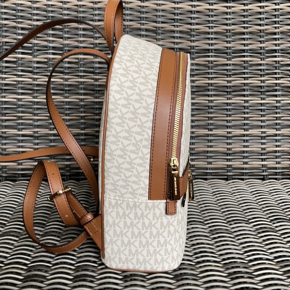 MICHAEL KORS Kenly Medium Backpack Signature Vanilla Bag - Picture 5 of 16